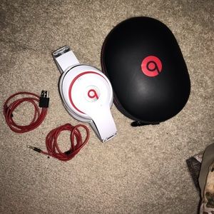 Beats headphones (BEST OFFER) ( GREAT CONDITION)